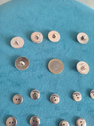 Set bottoni metallo: 6 grandi + 10 piccoli