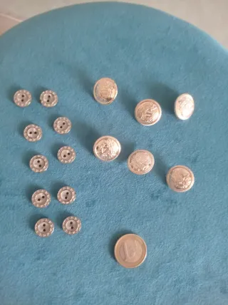 Set bottoni metallo: 6 grandi + 10 piccoli