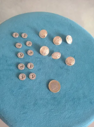 Set bottoni metallo: 6 grandi + 10 piccoli