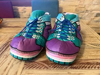Pantuflas moradas y turquesa hombre
