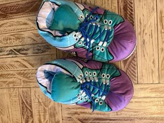 Pantuflas moradas y turquesa hombre