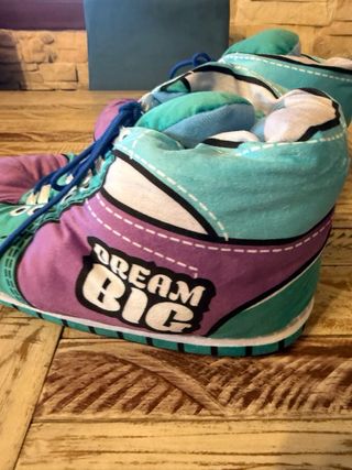 Pantuflas moradas y turquesa hombre