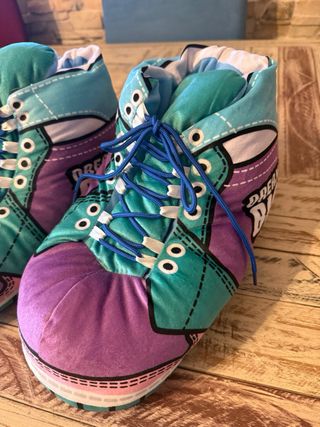 Pantuflas moradas y turquesa hombre