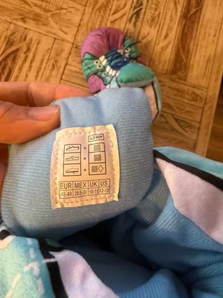 Pantuflas moradas y turquesa hombre