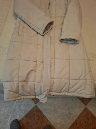 Plumas largo mujer talla 40 con capucha. Gris clar