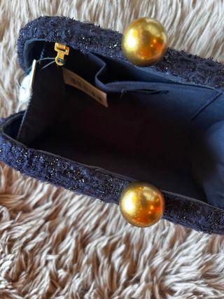 Bolso de mano clutch Parfois azul y dorado