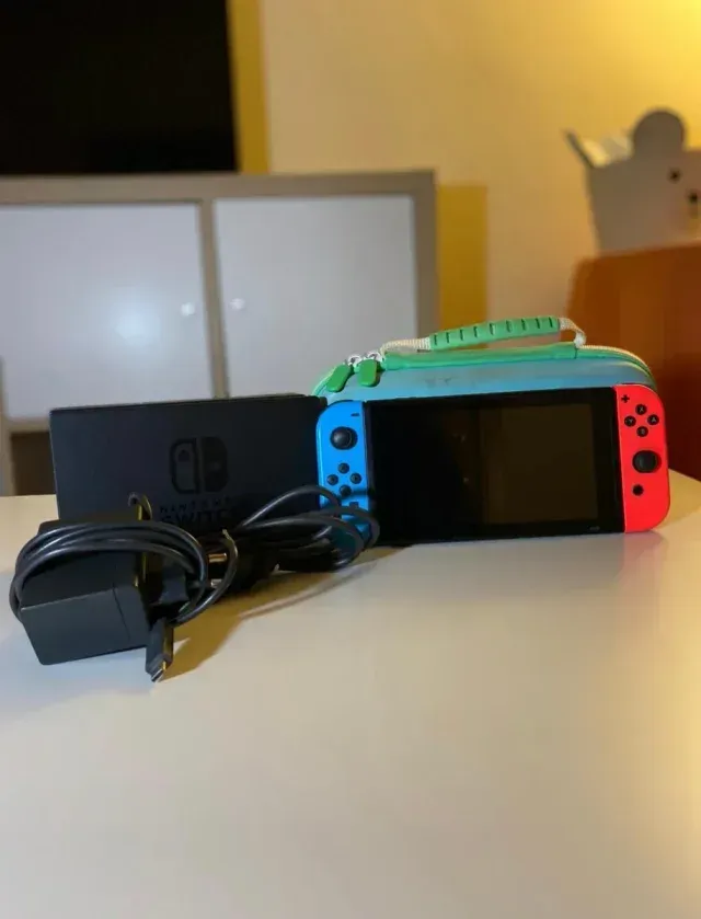 Nintendo Switch v2 con Funda - Buen estado