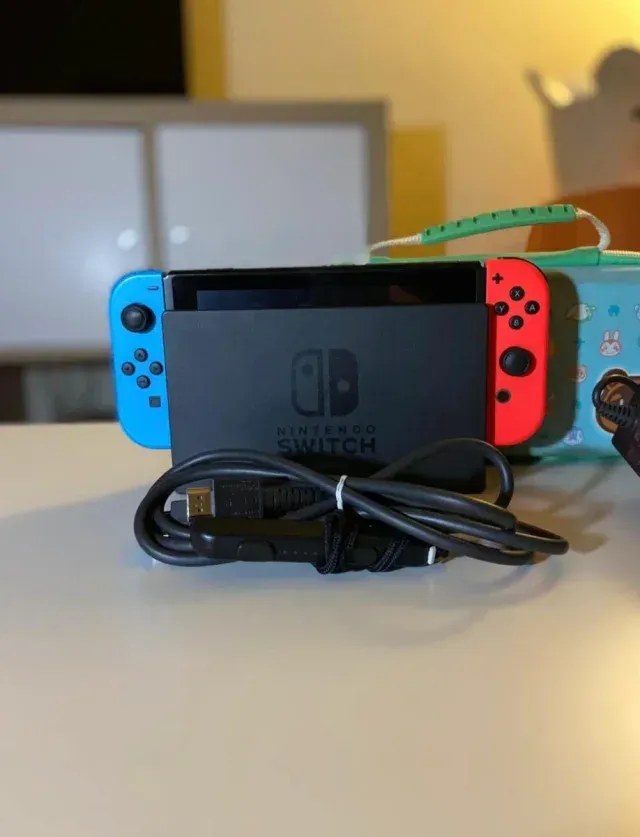 Nintendo Switch v2 con Funda - Buen estado