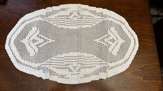 Centrino Ovale Lavorato a Filet