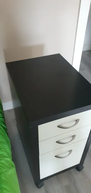 Cajonera IKEA Negra y Blanca