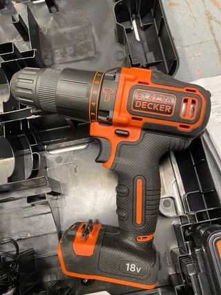 Berbequim Black+Decker 18V com mala