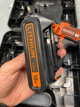 Berbequim Black+Decker 18V com mala