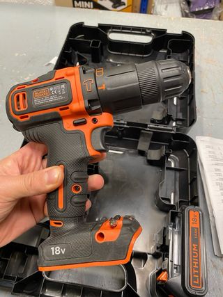 Berbequim Black+Decker 18V com mala