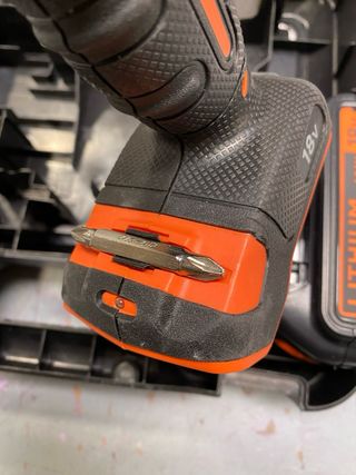 Berbequim Black+Decker 18V com mala