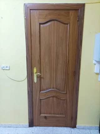 Puerta de madera maciza interior
