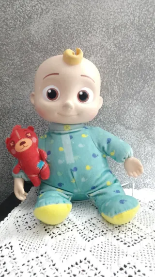 Bambola Cocomelon con orsetto
