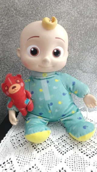 Bambola Cocomelon con orsetto