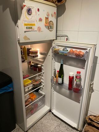 Refrigerador blanco 160cm de alto. Buen estado.