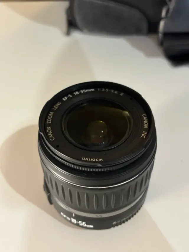 IMPECABLE Canon EOS 1000D