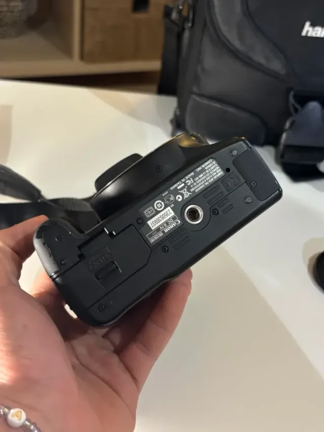 IMPECABLE Canon EOS 1000D