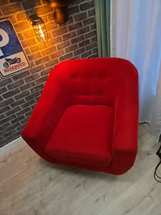 Sillón de tela rojo