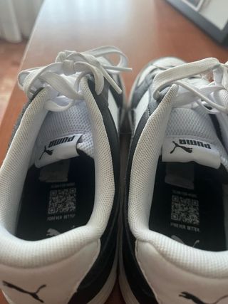 Zapatillas Puma Negras y Blancas