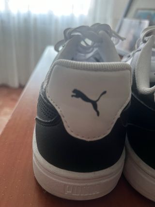 Zapatillas Puma Negras y Blancas