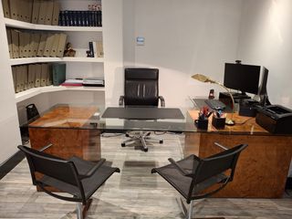 Conjunto de Mesas y libreria de oficina moderna