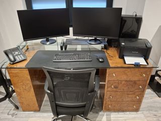 Conjunto de Mesas y libreria de oficina moderna