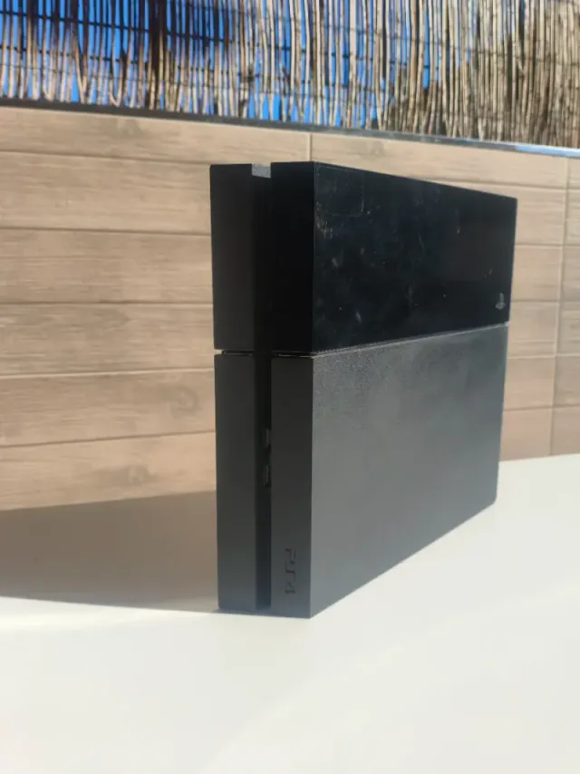 COMO NUEVO PS4 Fat con Mando
