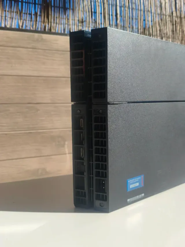 COMO NUEVO PS4 Fat con Mando