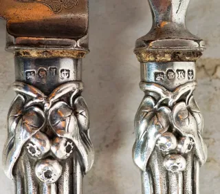 Coppia Di Grandi Posate Da Portata In Argento