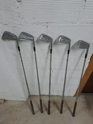 9 Palos de Golf Antiguos