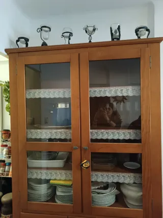 Mueble de comedor de madera