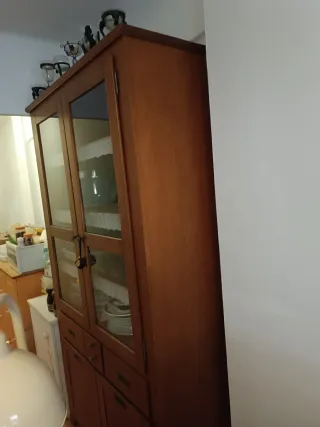 Mueble de comedor de madera