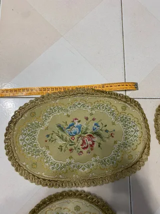 Lotto 16 ricami centrotavola vintage