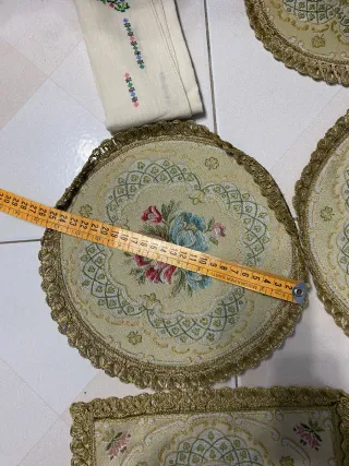 Lotto 16 ricami centrotavola vintage