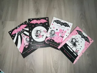 Lote 6 libros de Isadora Moon