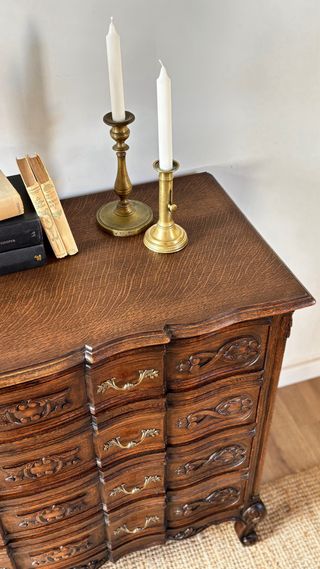 Sofisticada cómoda francesa, restaurada