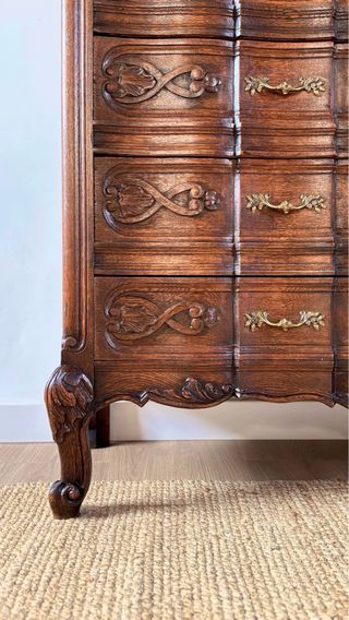 Sofisticada cómoda francesa, restaurada