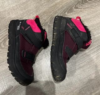 Botas montaña Quechua Decathlon waterproof. T 31