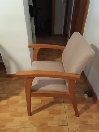 Butacas de comedor beige y madera