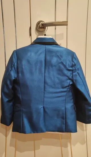 Traje de niño azul (4-5 años)