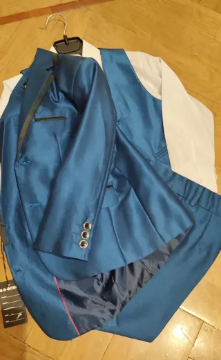 Traje de niño azul (4-5 años)