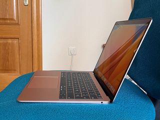 MacBook Air 13 2020 Oro Rosa. Bateria nueva