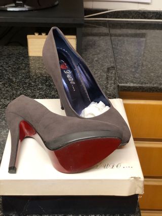 Scarpe décolleté tacco alto grigie rosse