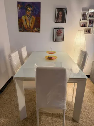 Mesa comedor y 4 sillas