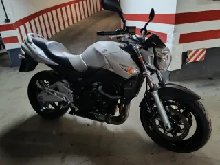Se vende Suzuki GSR 600