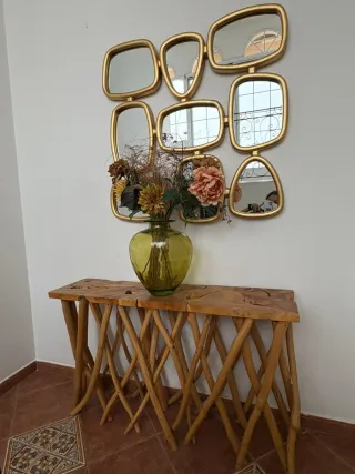 Recibidor de madera y cristal