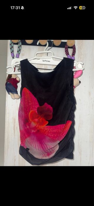 Top floral negro y rosa